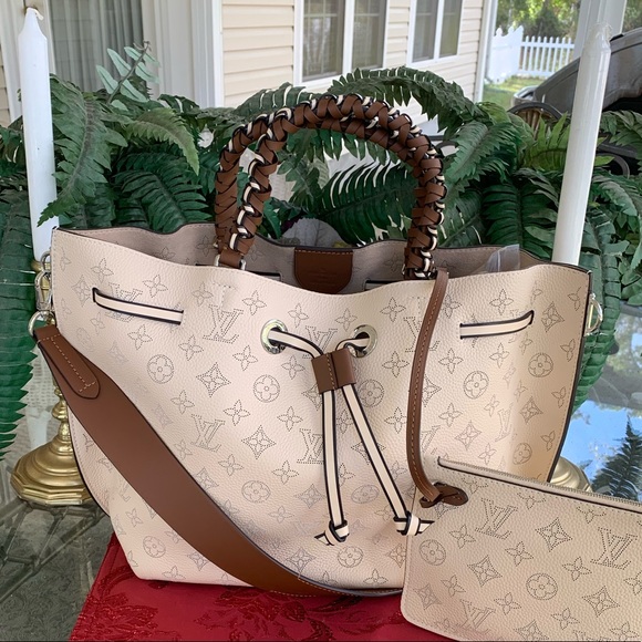 ❤️❤️BRAND NEW/TRADE BOUGHT IN FRANCE LV GIROLATA - Picture 3 of 8